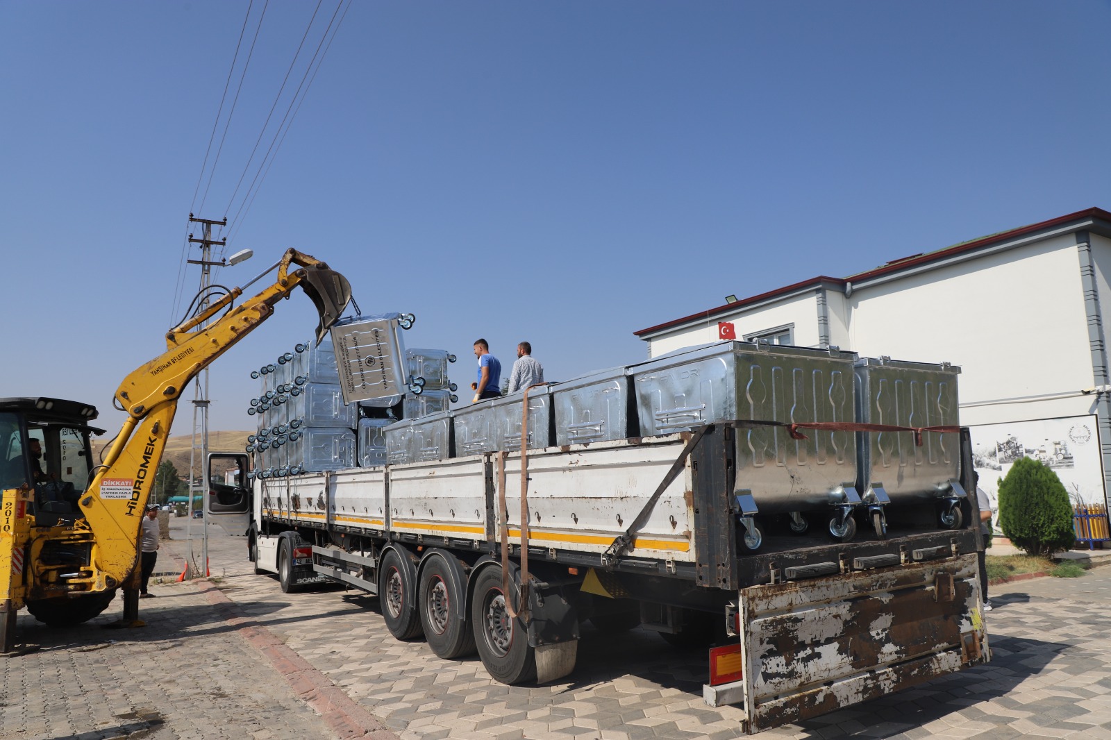 yeni-cop-konteynerlerimiz-yerlerini-almaya-hazir